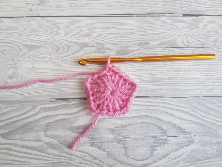 How-To-Crochet-A-Pentagon-Granny-by-Crafting-Happiness-2