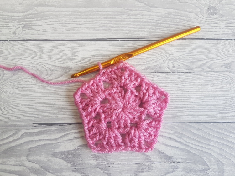 How-To-Crochet-A-Pentagon-Granny-by-Crafting-Happiness-3