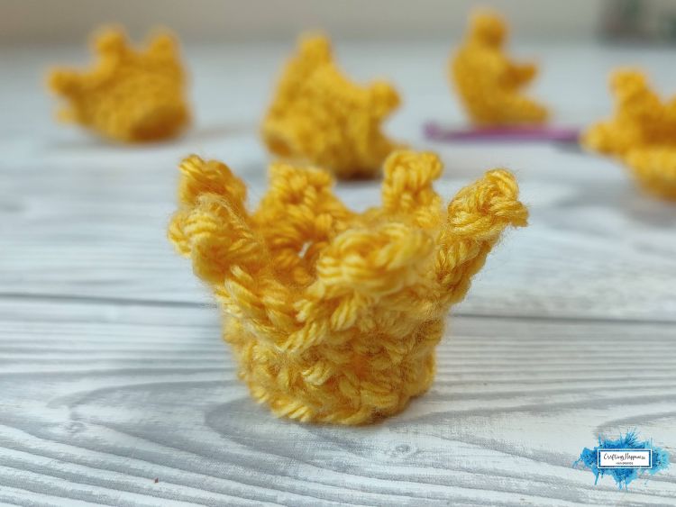 BLOG PHOTO - Crochet Mini Crown - Crafting Happiness