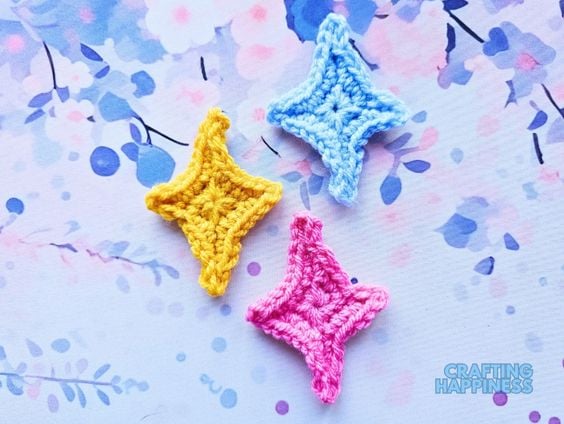 BLOG PHOTO 1 - Crochet 4-Arm Star Emoji Applique - CraftingHappiness