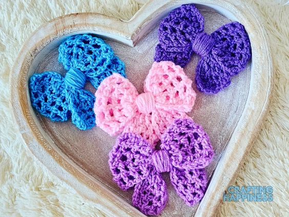 BLOG PHOTO 1 - Mesh Bow - CraftingHappiness