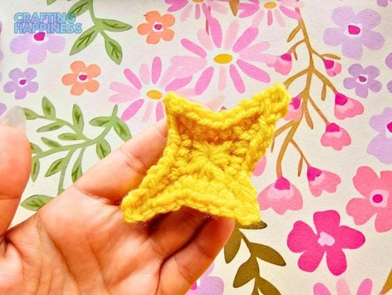 BLOG PHOTO 2 - Crochet 4-Arm Star Emoji Applique - CraftingHappiness